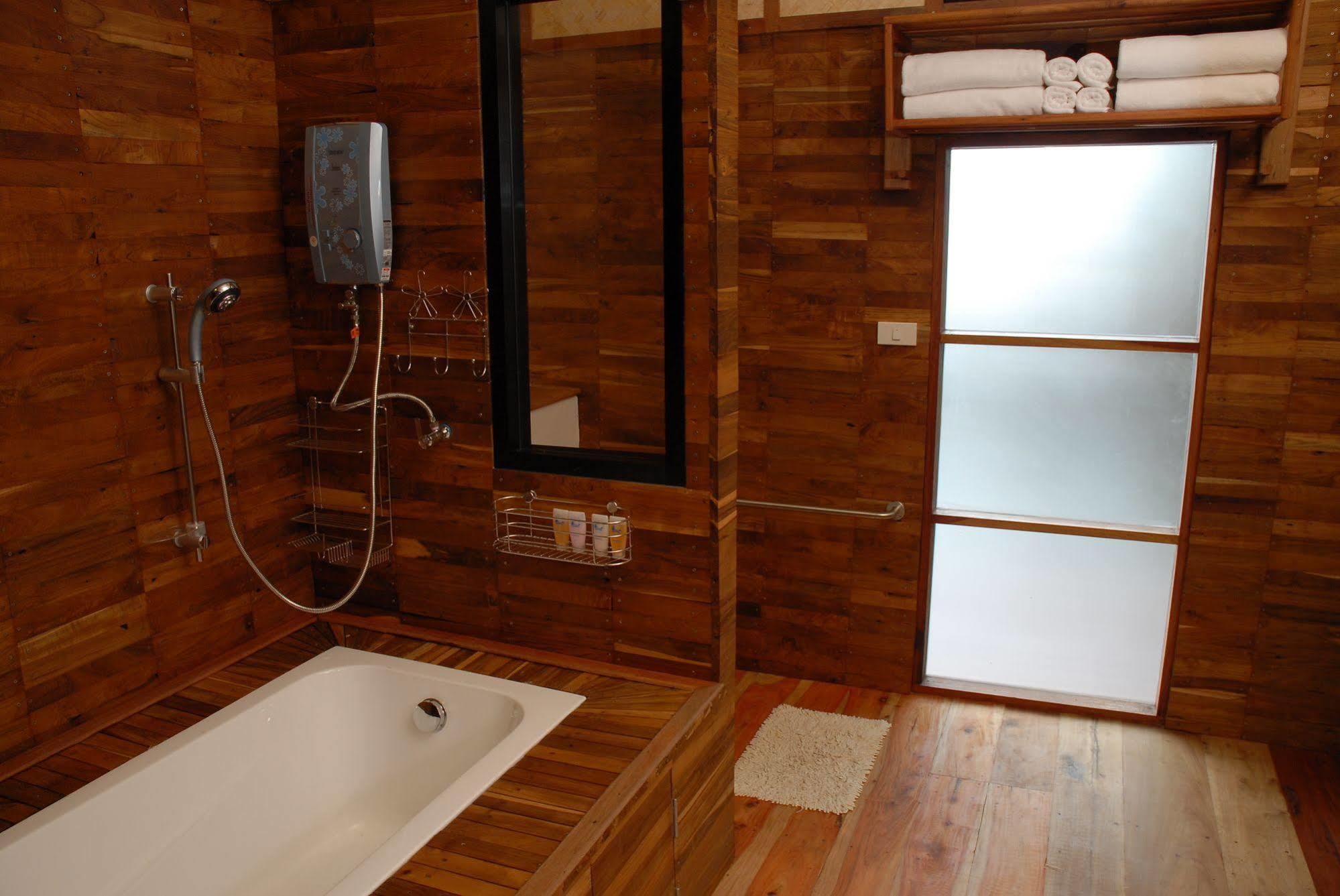 Boutique Raft Resort Ban Huai Maenam Noi Exterior foto